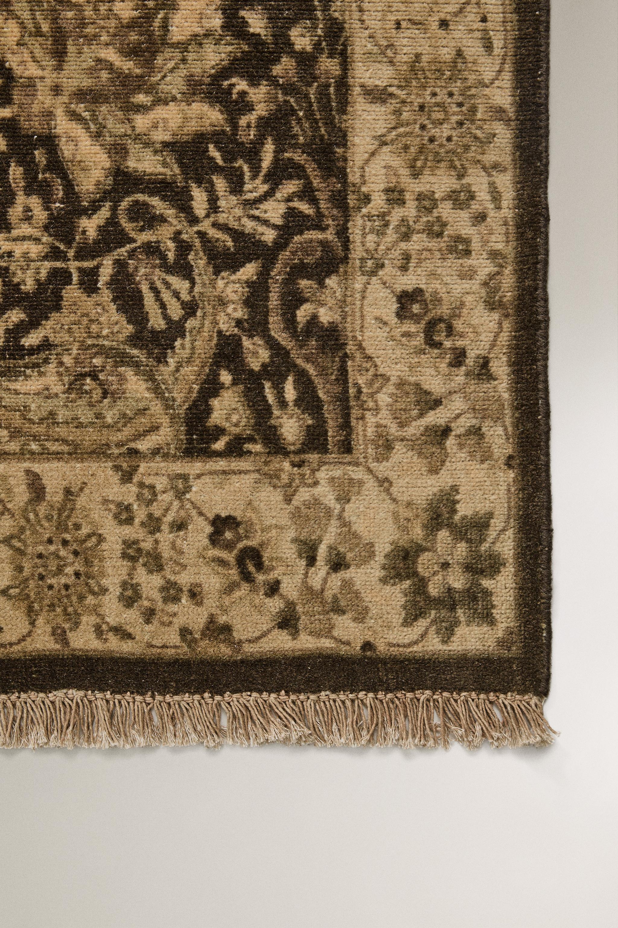 FLORAL WOOL BLEND AREA RUG